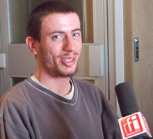 Tophe au micro à RFI